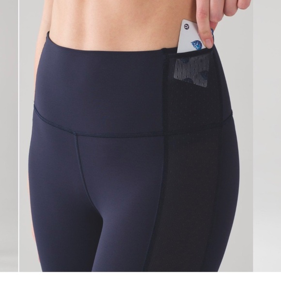 Lululemon Body Con Tight Midnight Navy size 6 like new - Picture 3 of 8